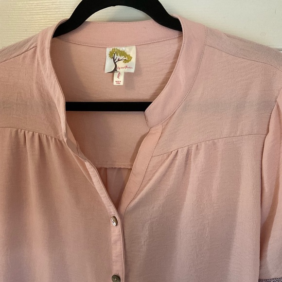 Fig&Flower  Pink Embroidered Button Down Blouse Size L - Picture 3 of 11